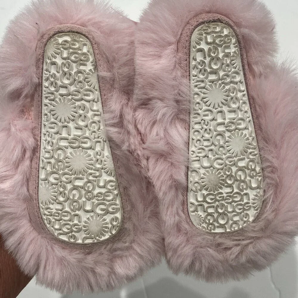 UGG baby girl, light pink Baby Ugg Jesse Bow II fluff booties, size 02/03.